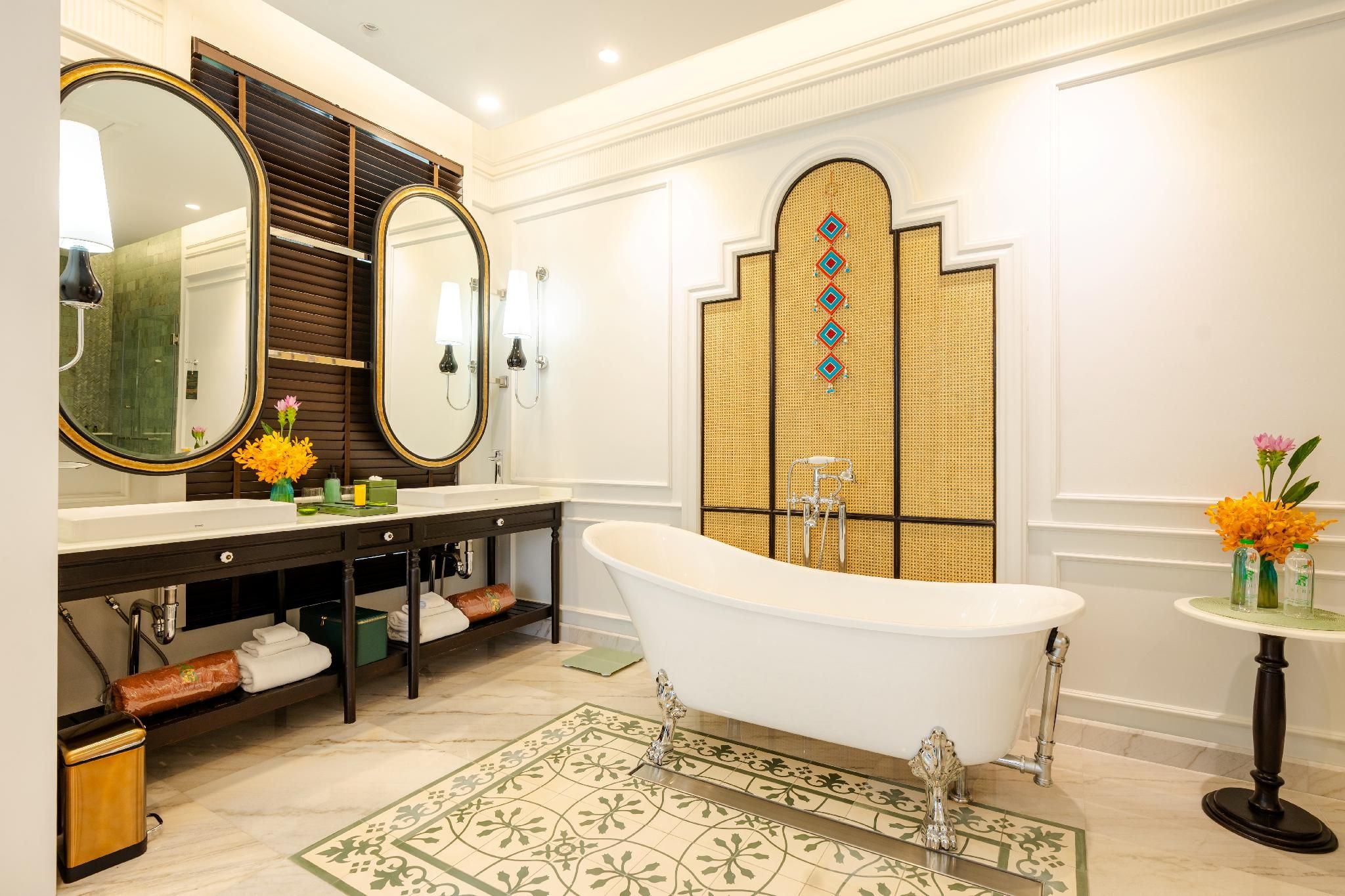 Panorama Pool Suite