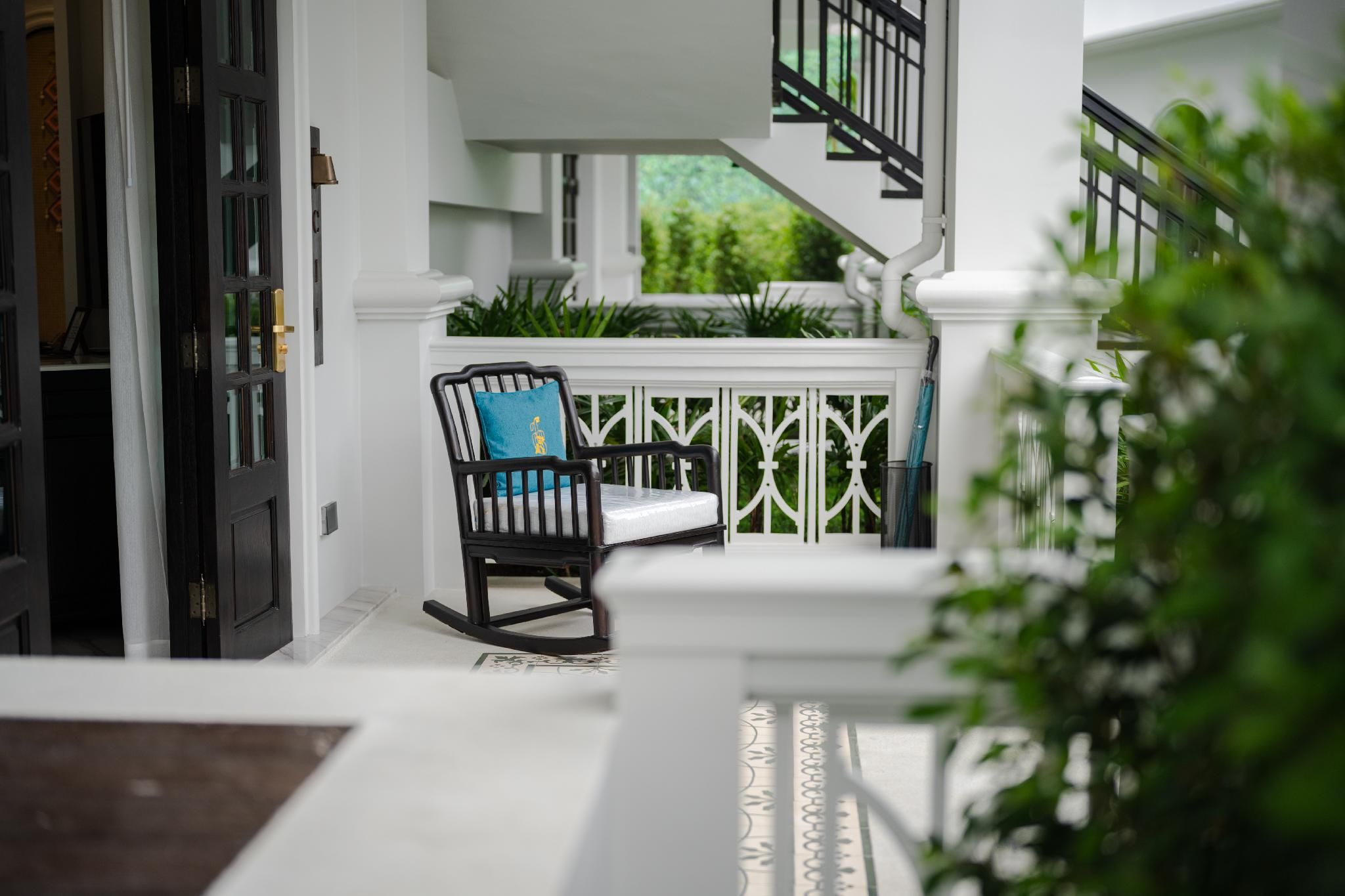 Crystal Pool Suite