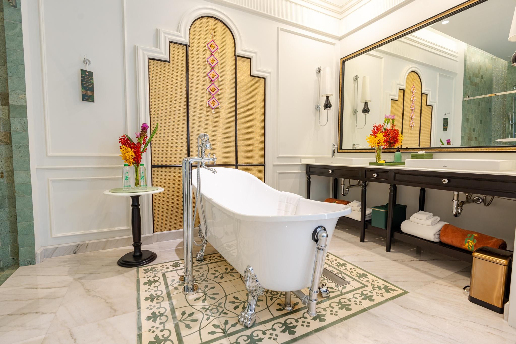 Crystal Pool Suite
