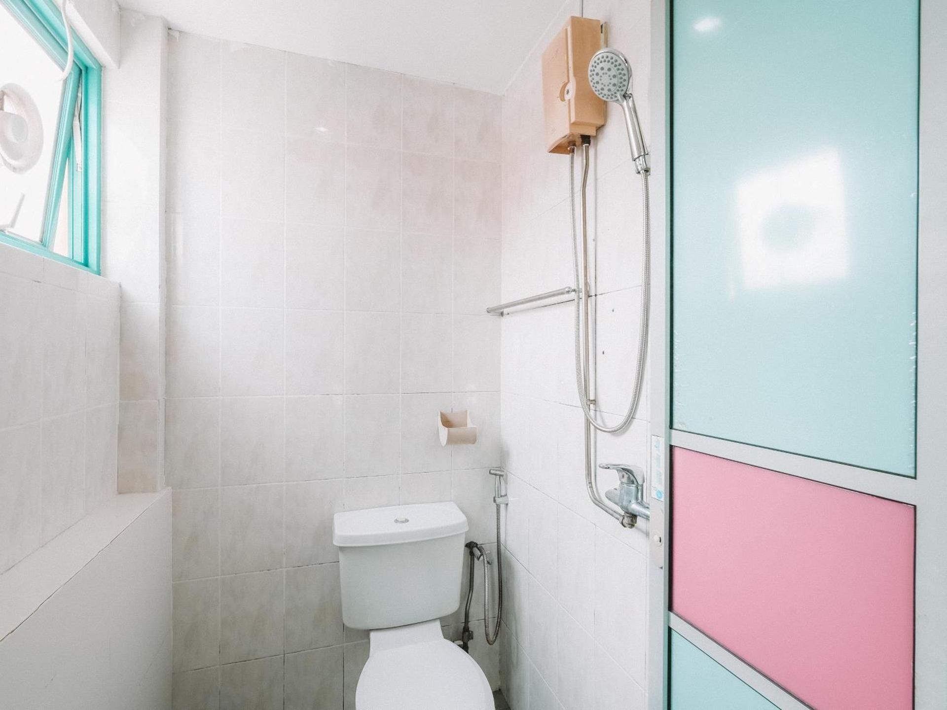 Deluxe Double or Twin, Window