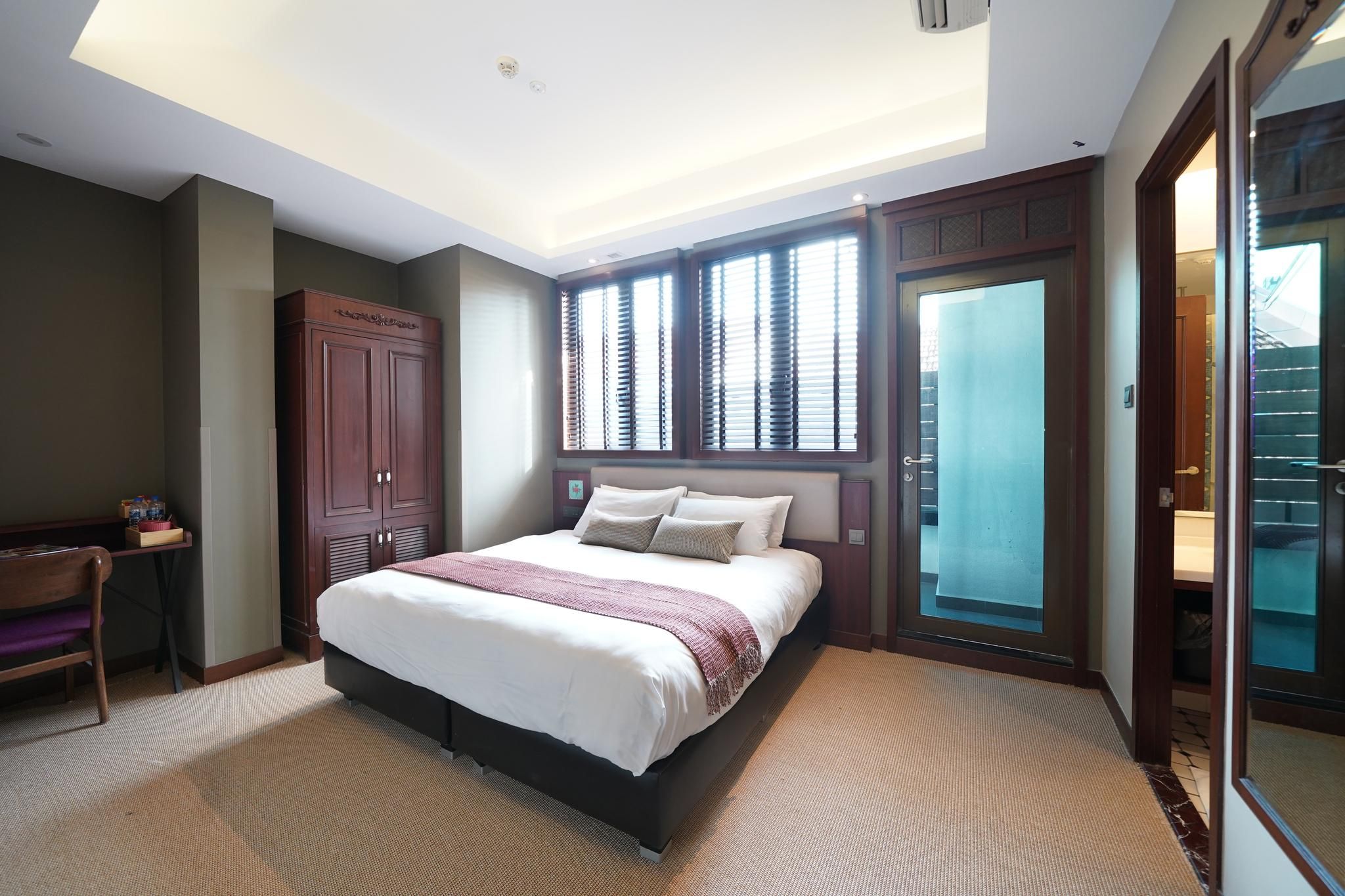 Queen Suite with Balcony