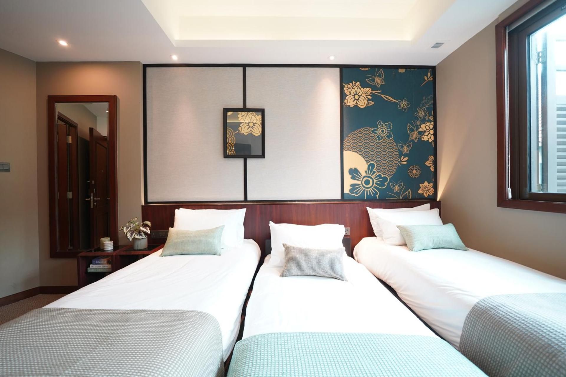 Large Triple Room