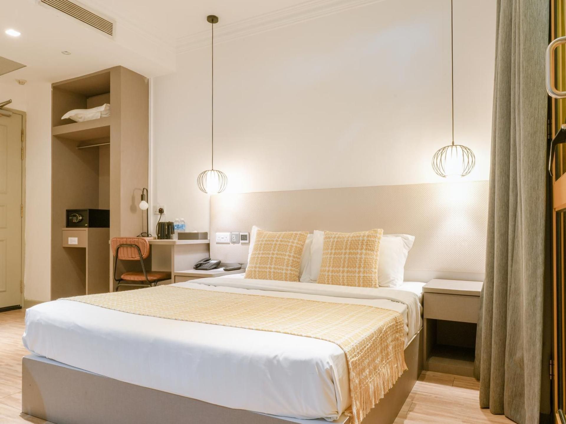 Premium Queen, Window
