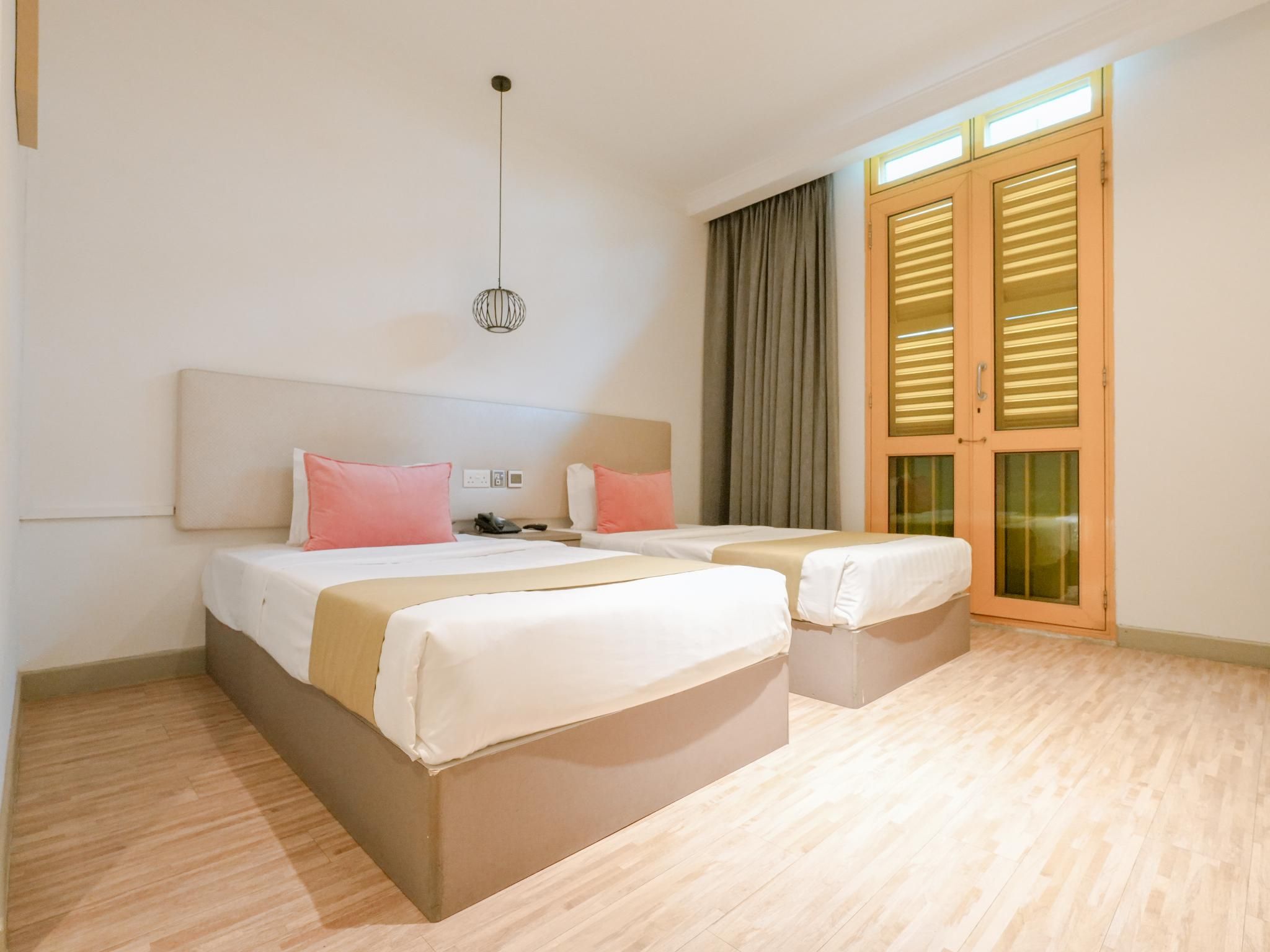 Double or Twin - Window, Day Use, 8-Hour: 10AM-6PM