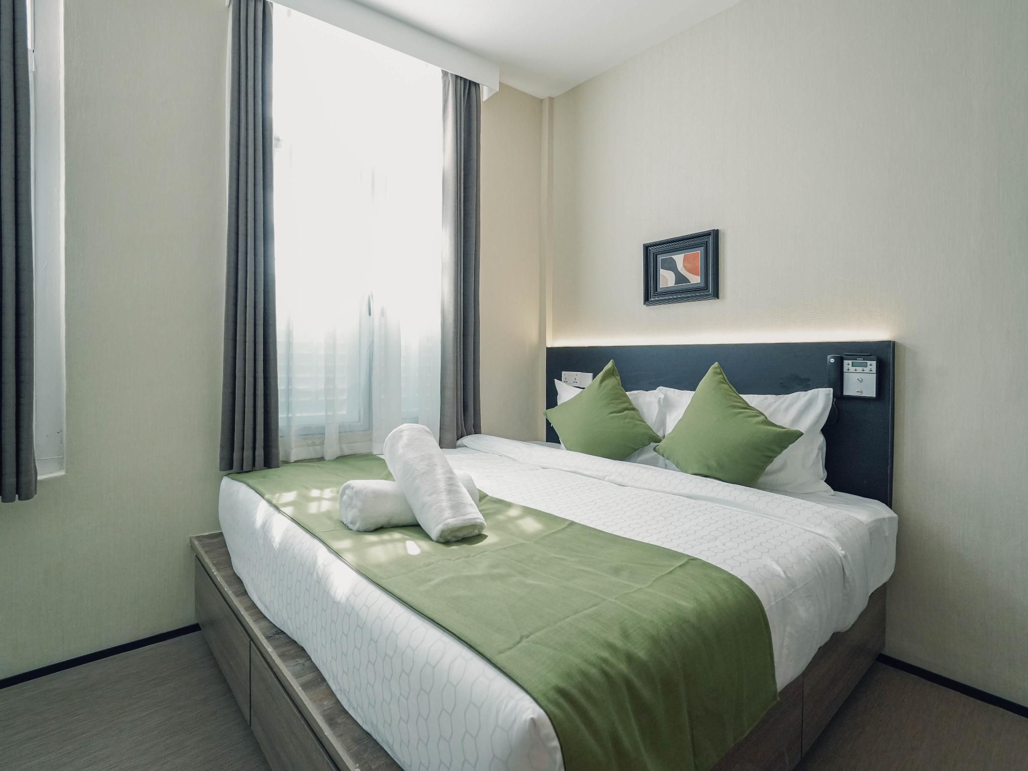Executive King Bed, City View