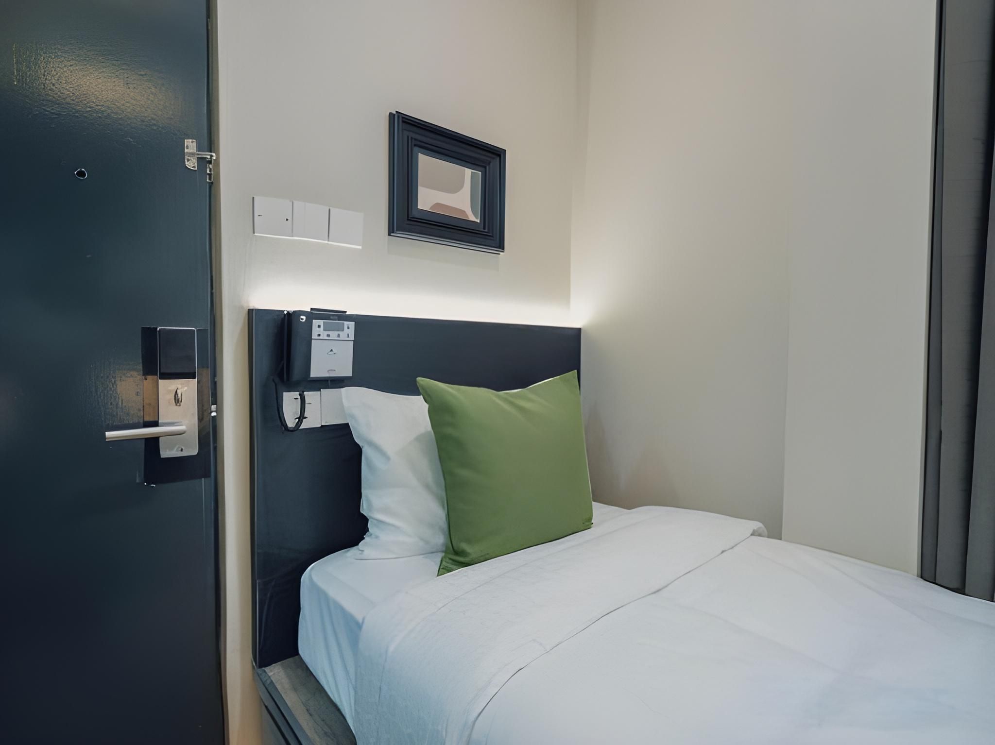 Superior Twin - No Window