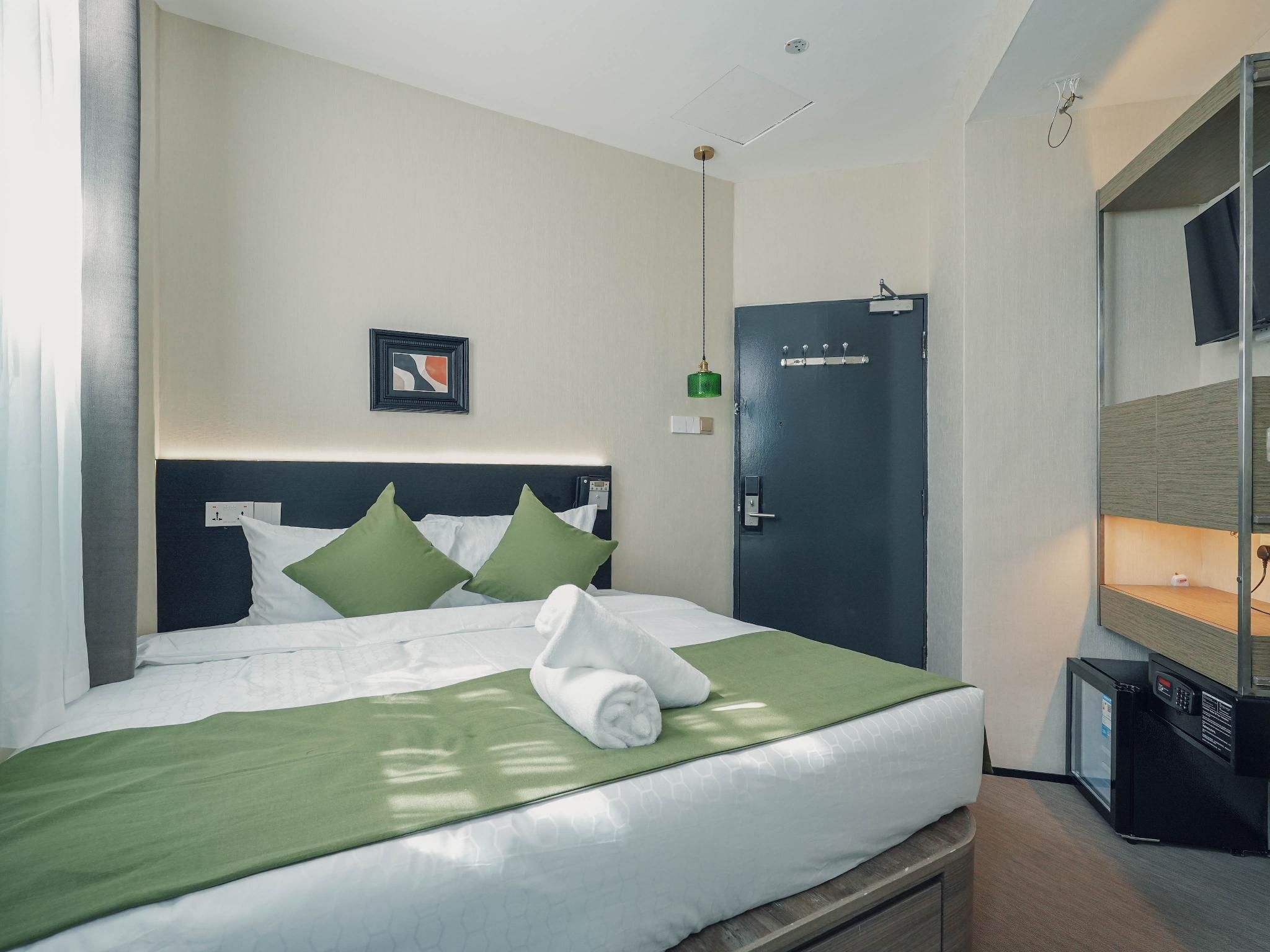 Executive King Bed, City View
