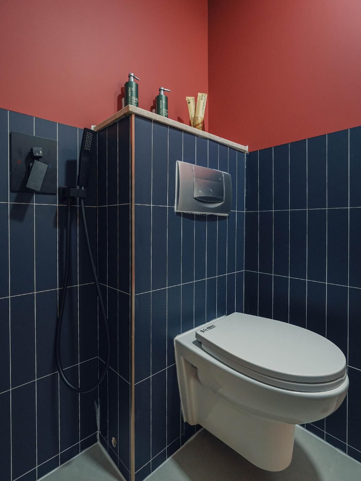 A Hotel Chinatown, Newly Renovated Deluxe with Window 3