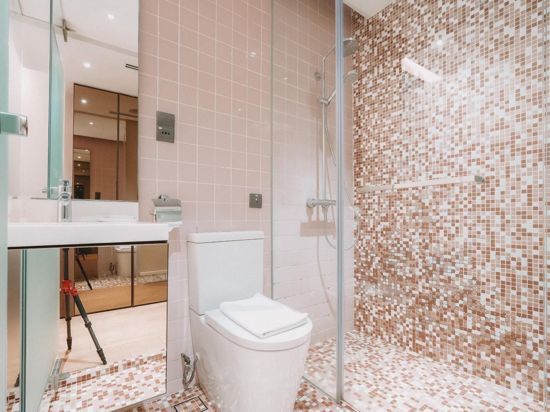 A Hotel Bugis, 11Hrs, Stay From 8PM To 9AM Deluxe Twin, No Window 2