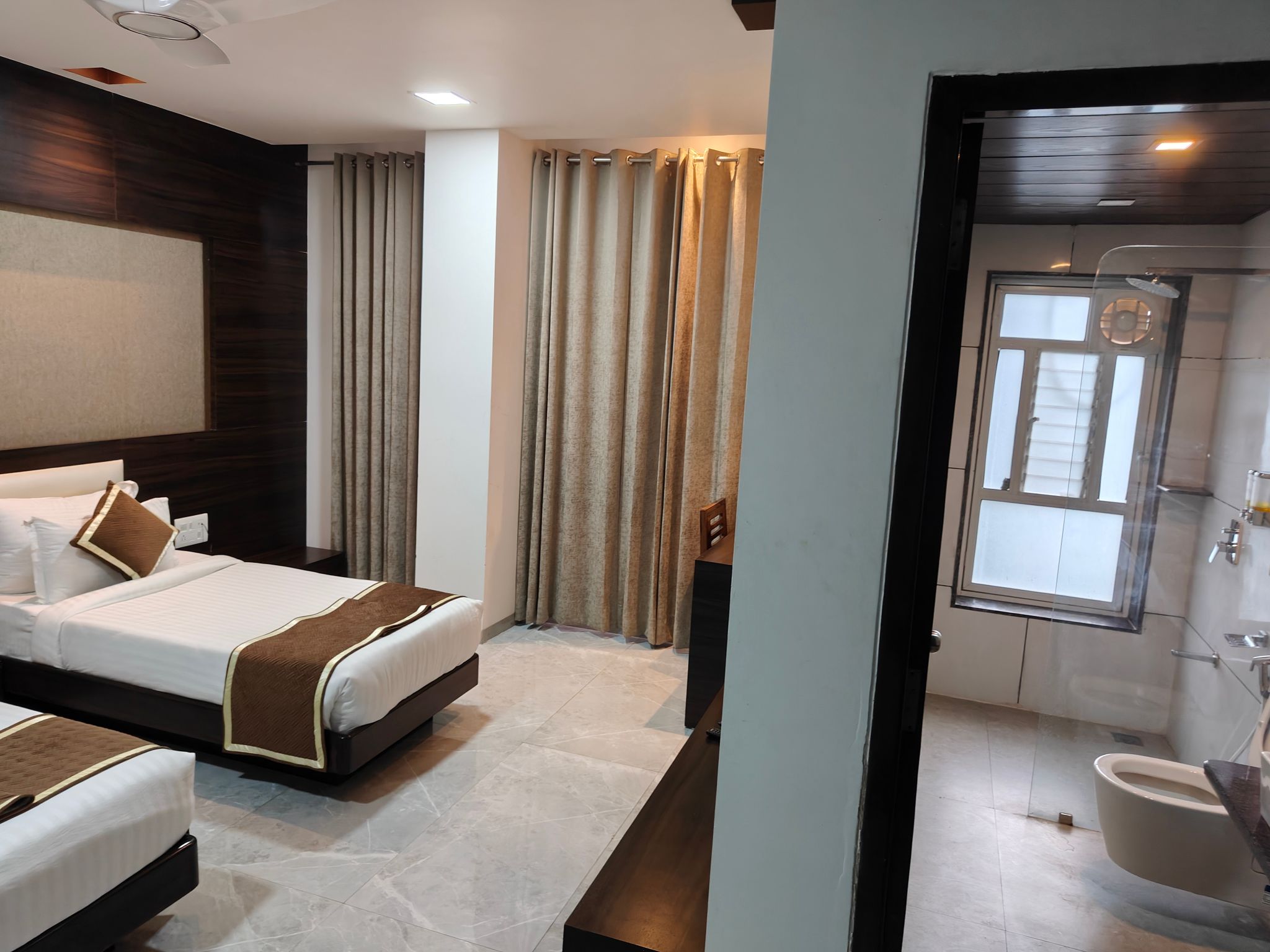 Hotel Apricot One - Udaipur Deluxe Twin Room 3