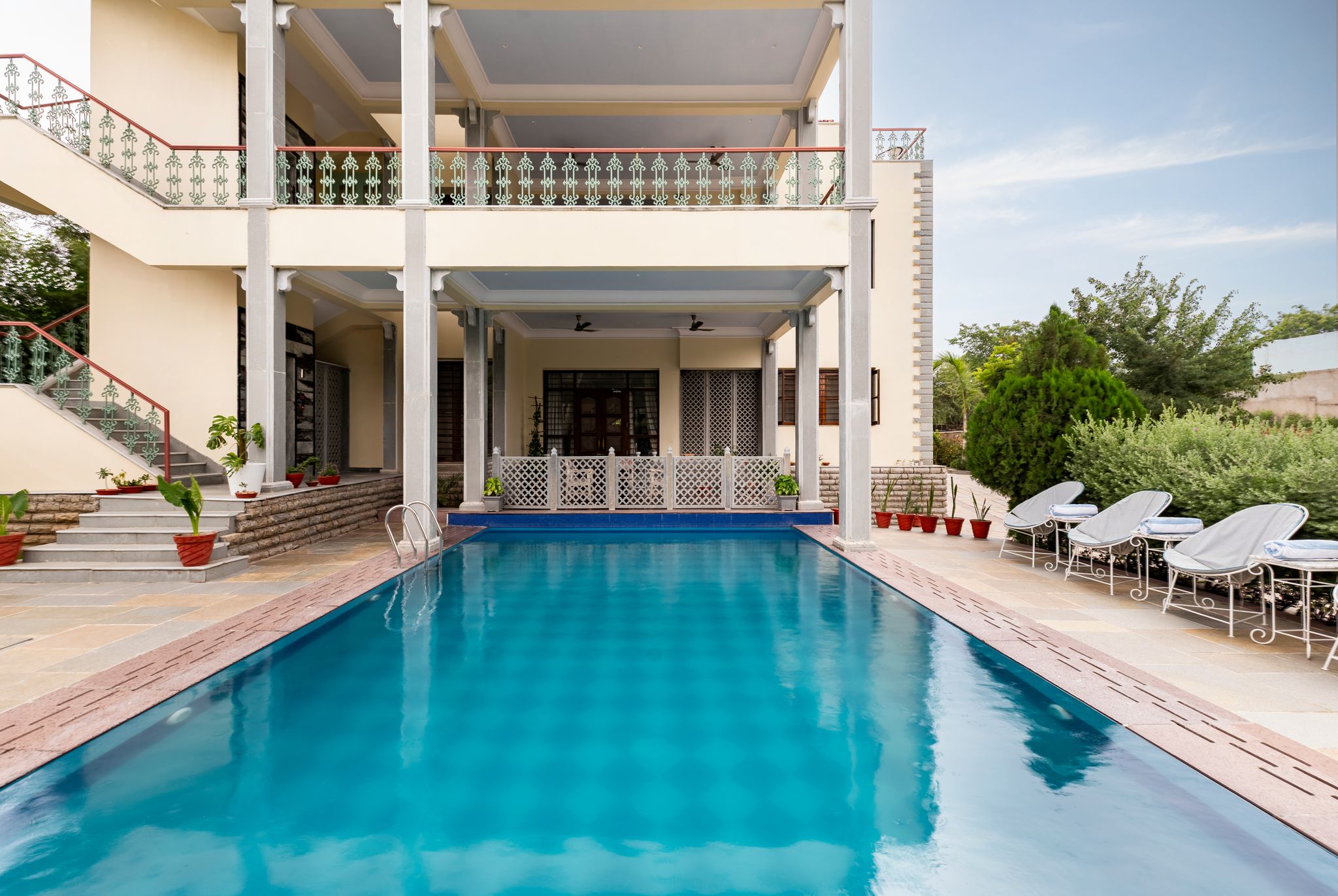 Dilip Niwas Luxe Stay (Near Fateh Sagar Lake 2KM)