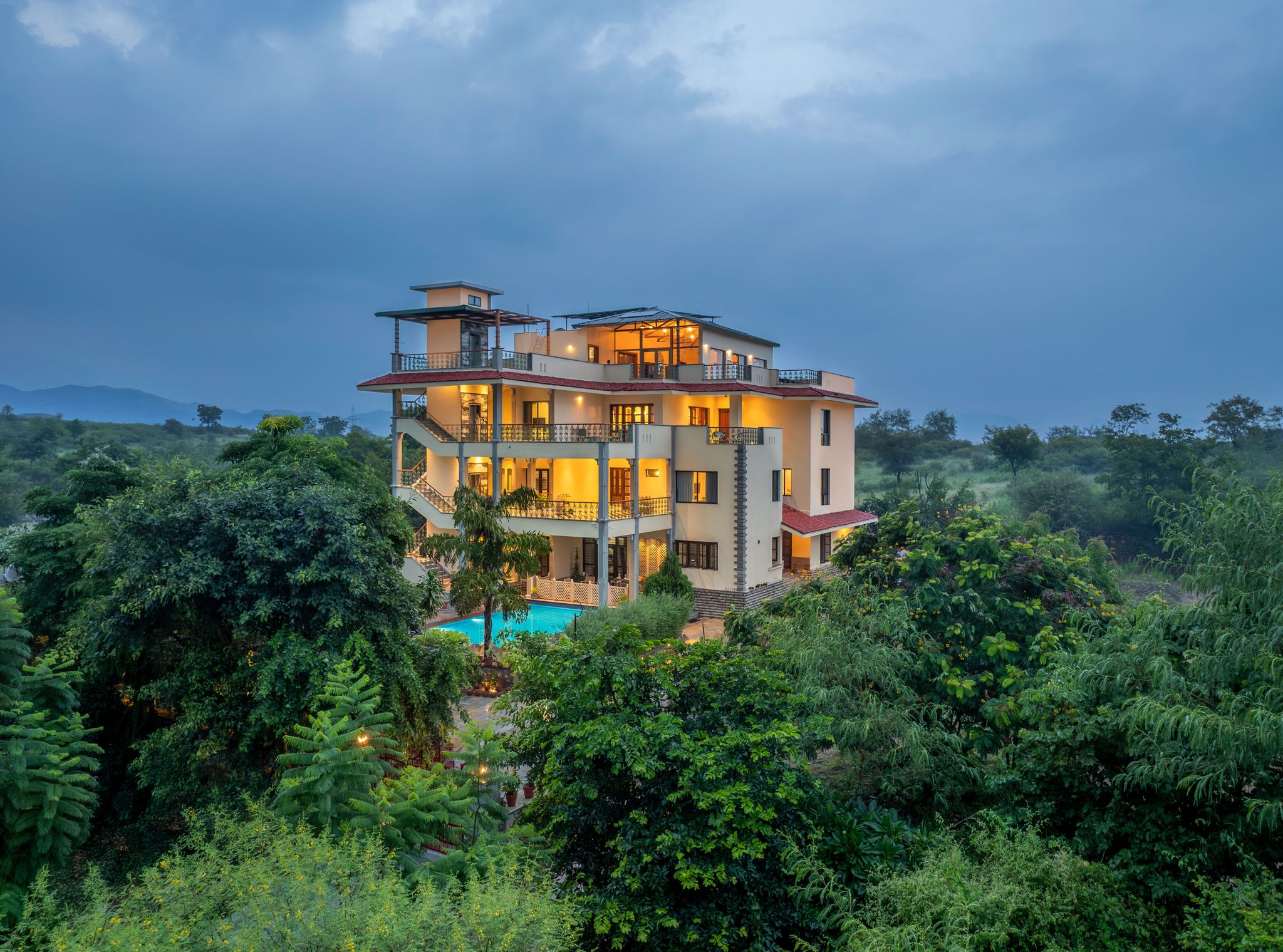 Dilip Niwas Luxe Stay (Near Fateh Sagar Lake 2KM)