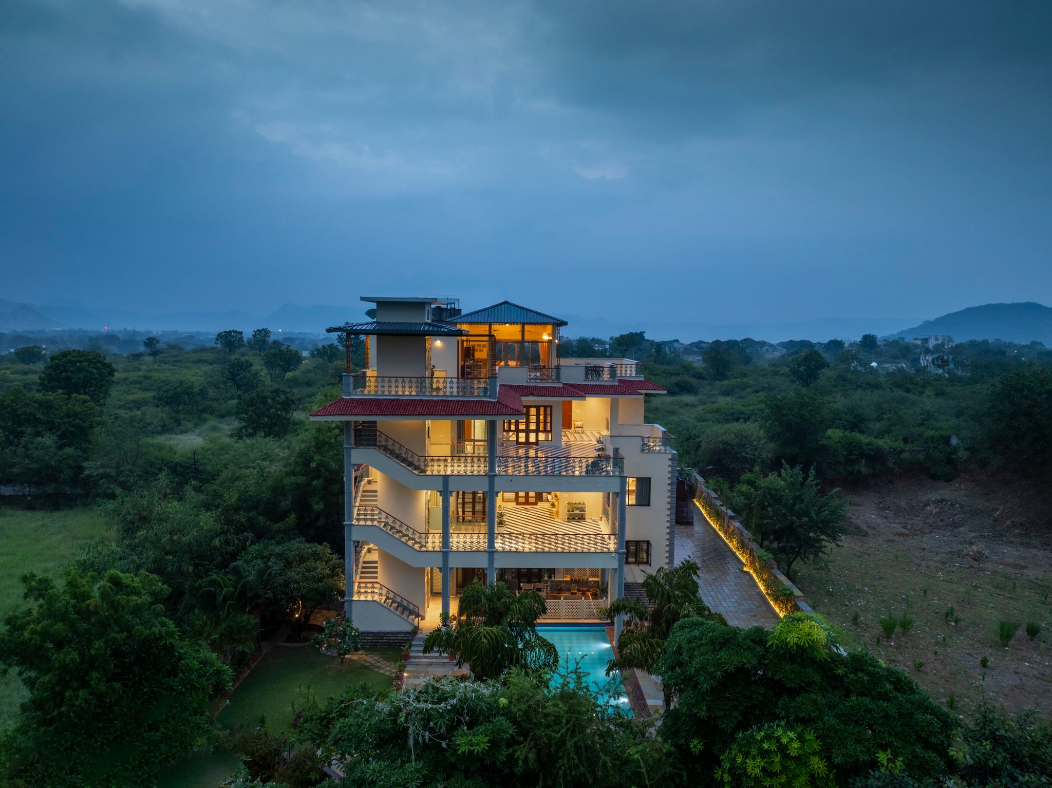 Dilip Niwas Luxe Stay (Near Fateh Sagar Lake 2KM)