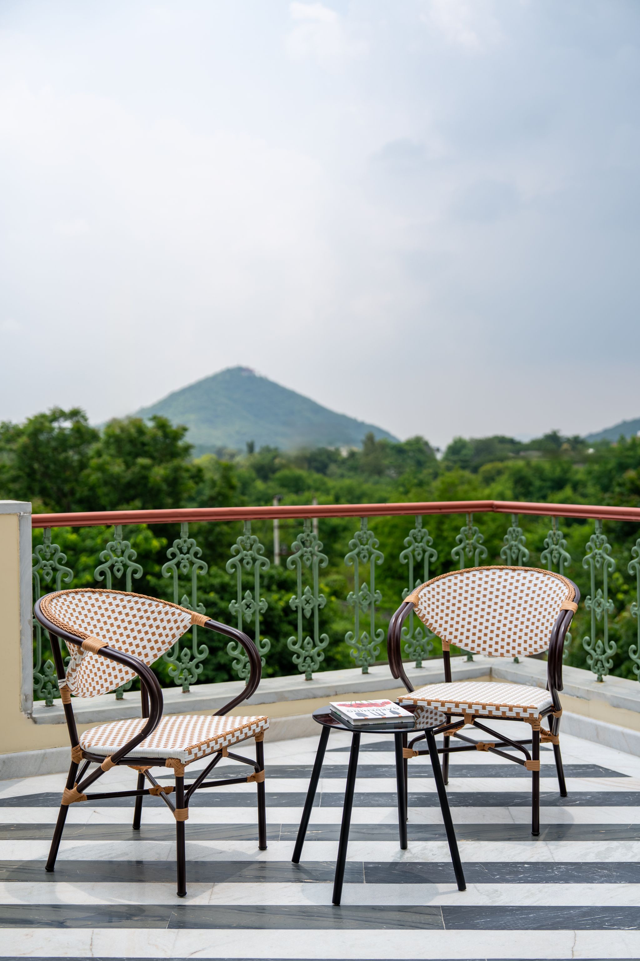 Dilip Niwas Luxe Stay (Near Fateh Sagar Lake 2KM)