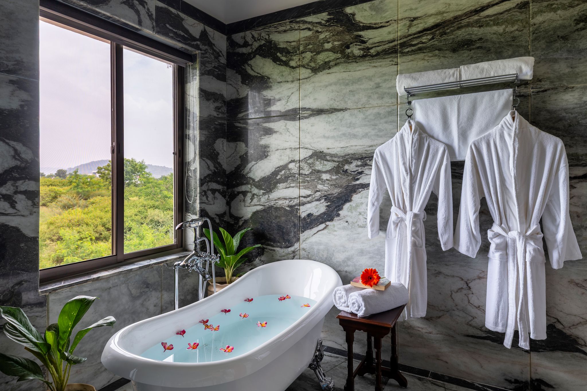 Dilip Niwas Luxe Stay (Near Fateh Sagar Lake 2KM)
