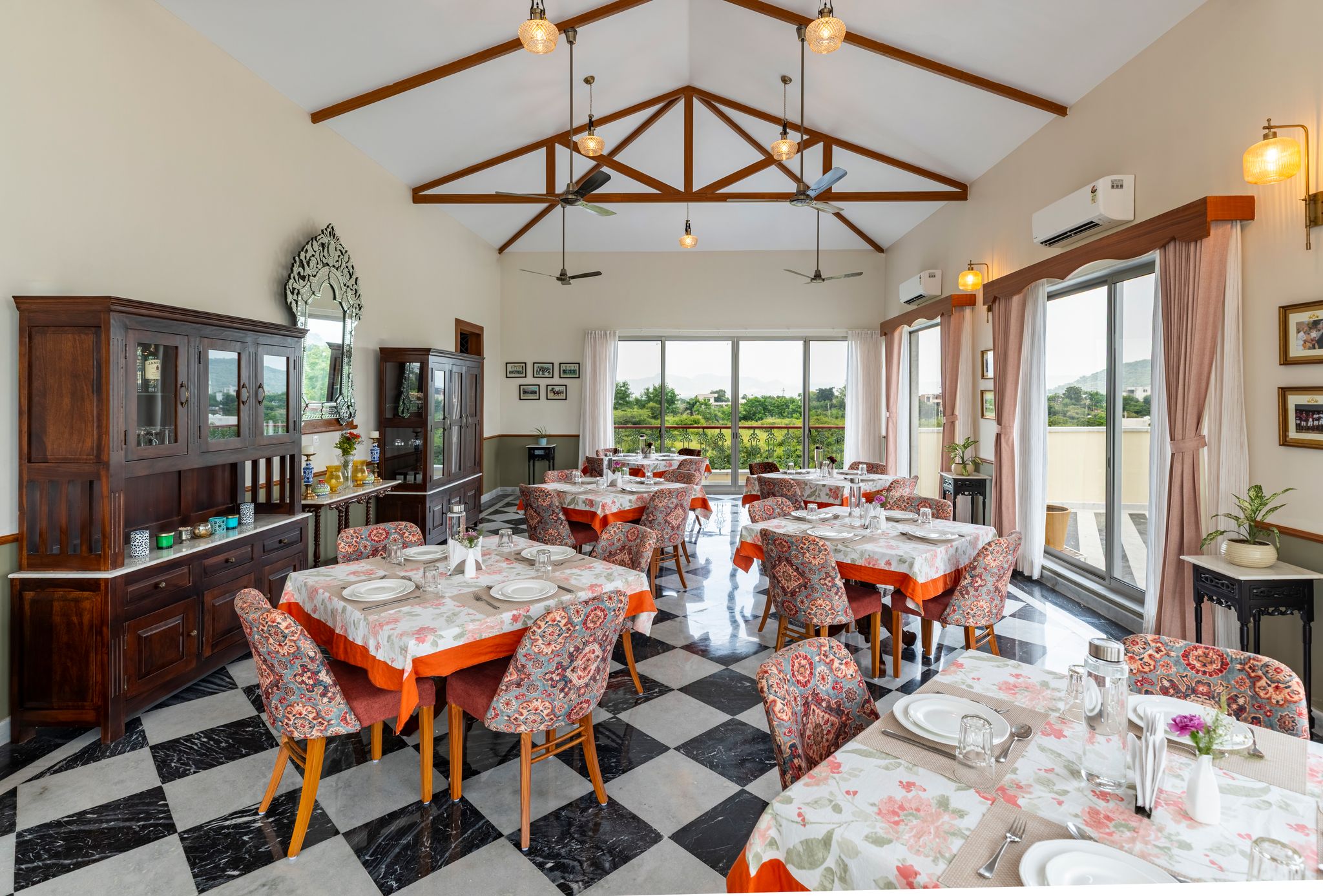 Dilip Niwas Luxe Stay (Near Fateh Sagar Lake 2KM)