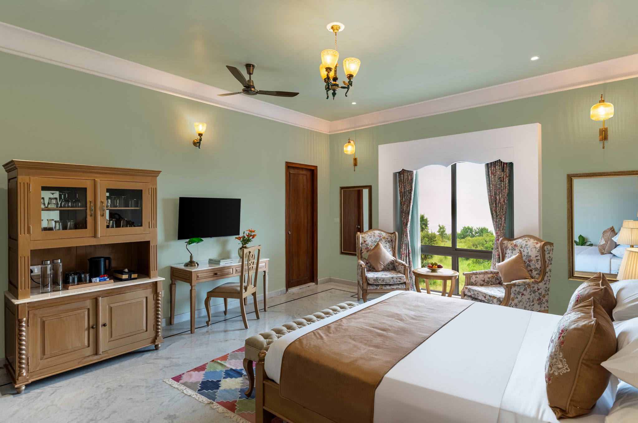 Suite Room with Bathtub