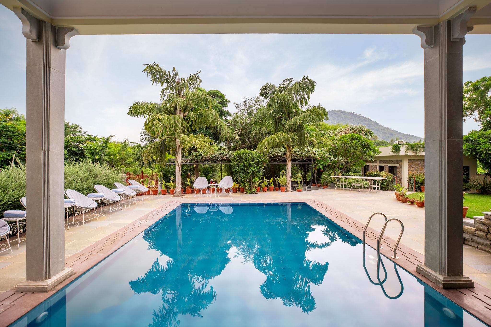 Dilip Niwas Luxe Stay (Near Fateh Sagar Lake 2KM)