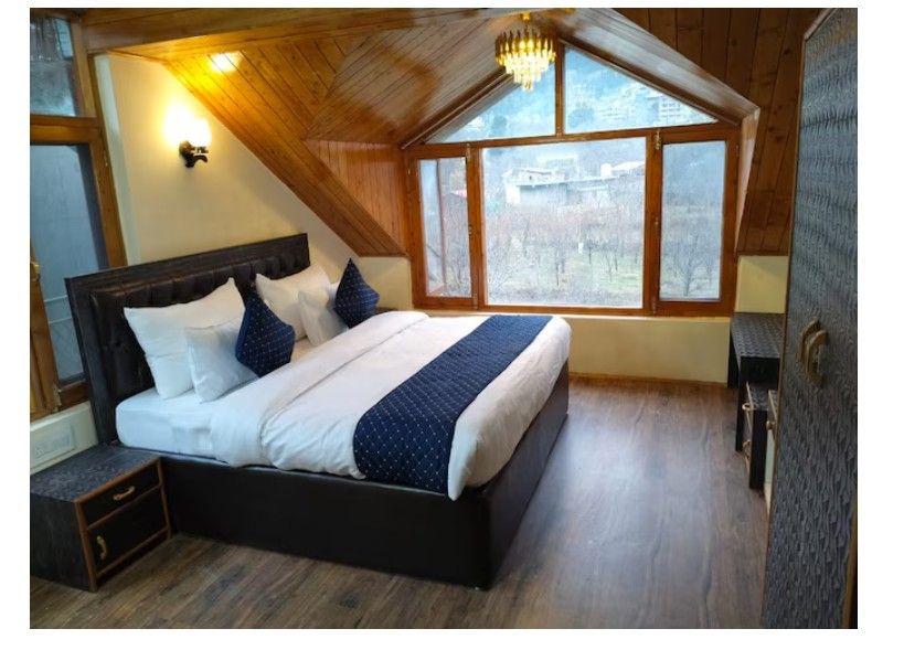 Attic room with Mountain and Orchard View