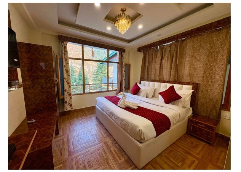 Hotel Oscar - A Boutique Hotel in Old Manali Deluxe Room Mountain View 3