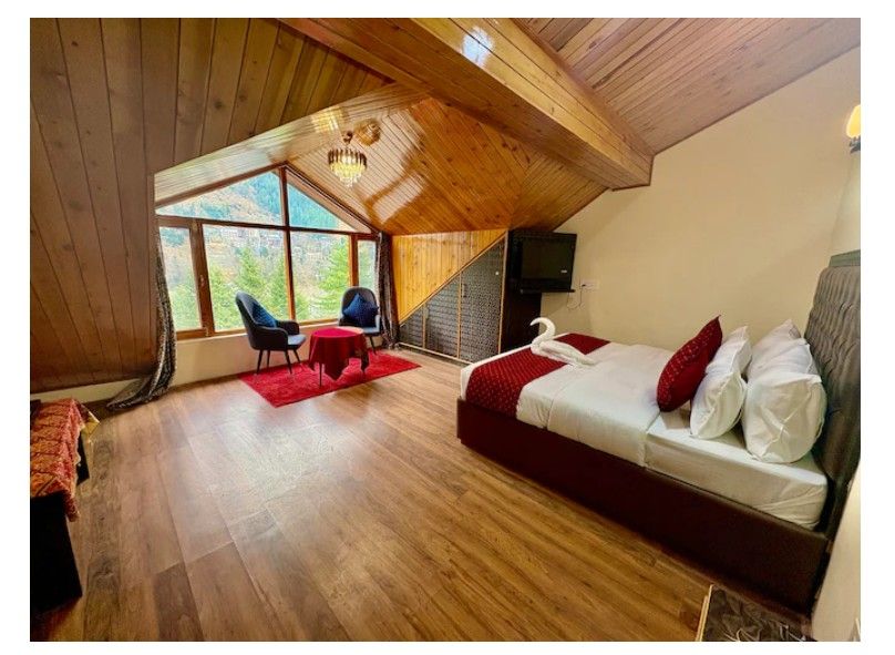 Attic room with Mountain and Orchard View