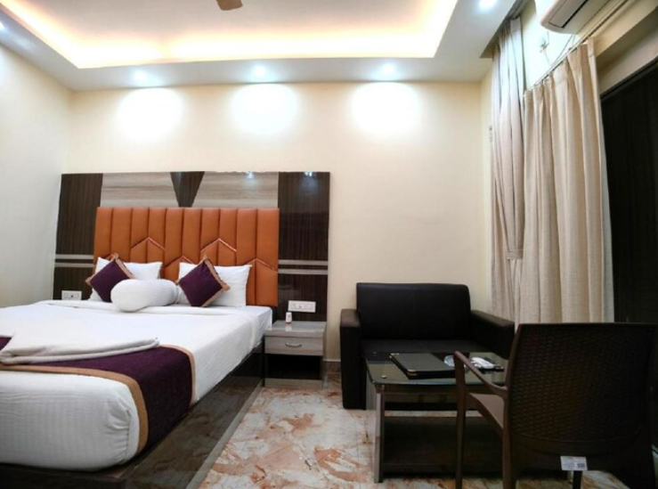 Elegant Beach Resort Queen Room with Balcony 2