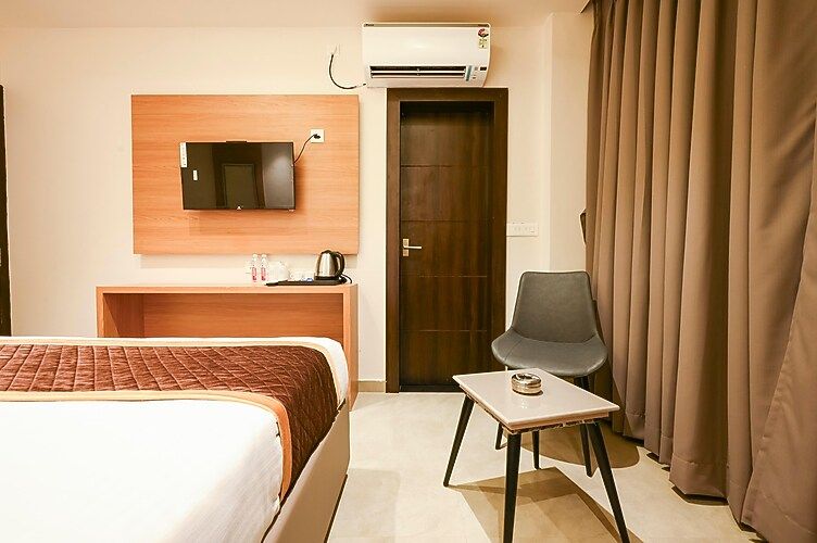 Standard King Bed Room