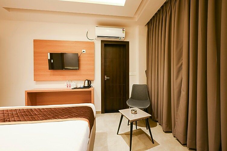 Standard King Bed Room