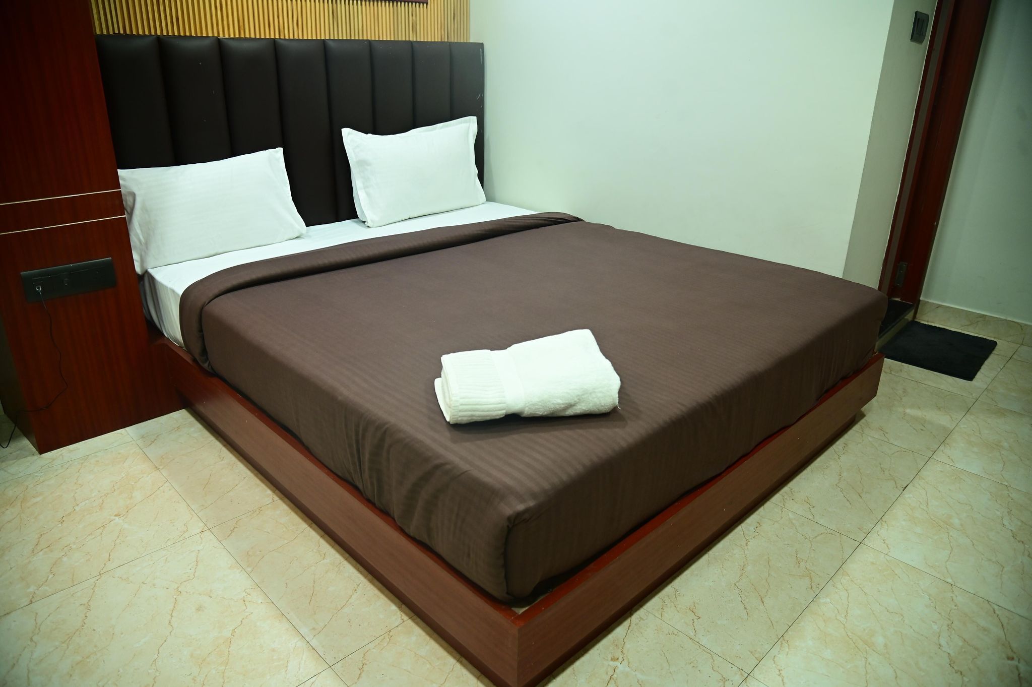 Baba Vishwanath Palace Deluxe Room