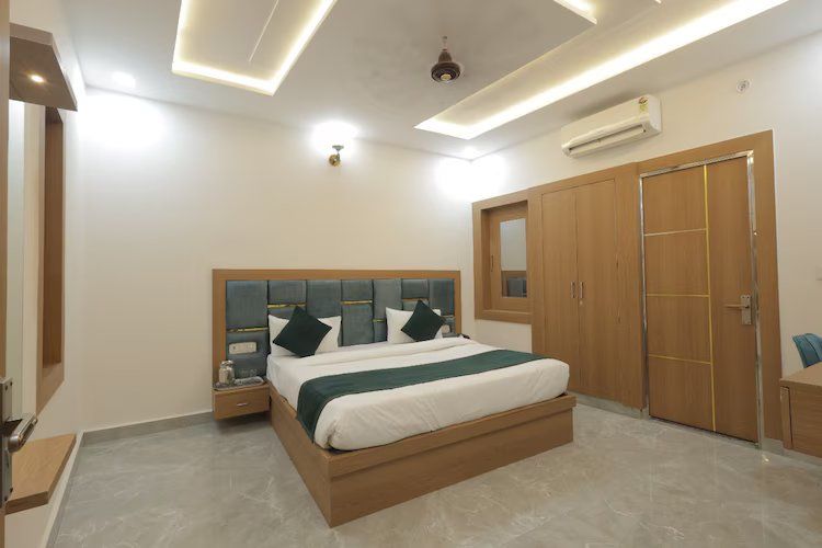 Deluxe Room with King Bed