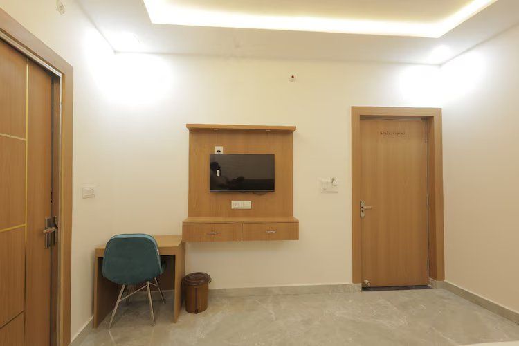 Deluxe Room with King Bed