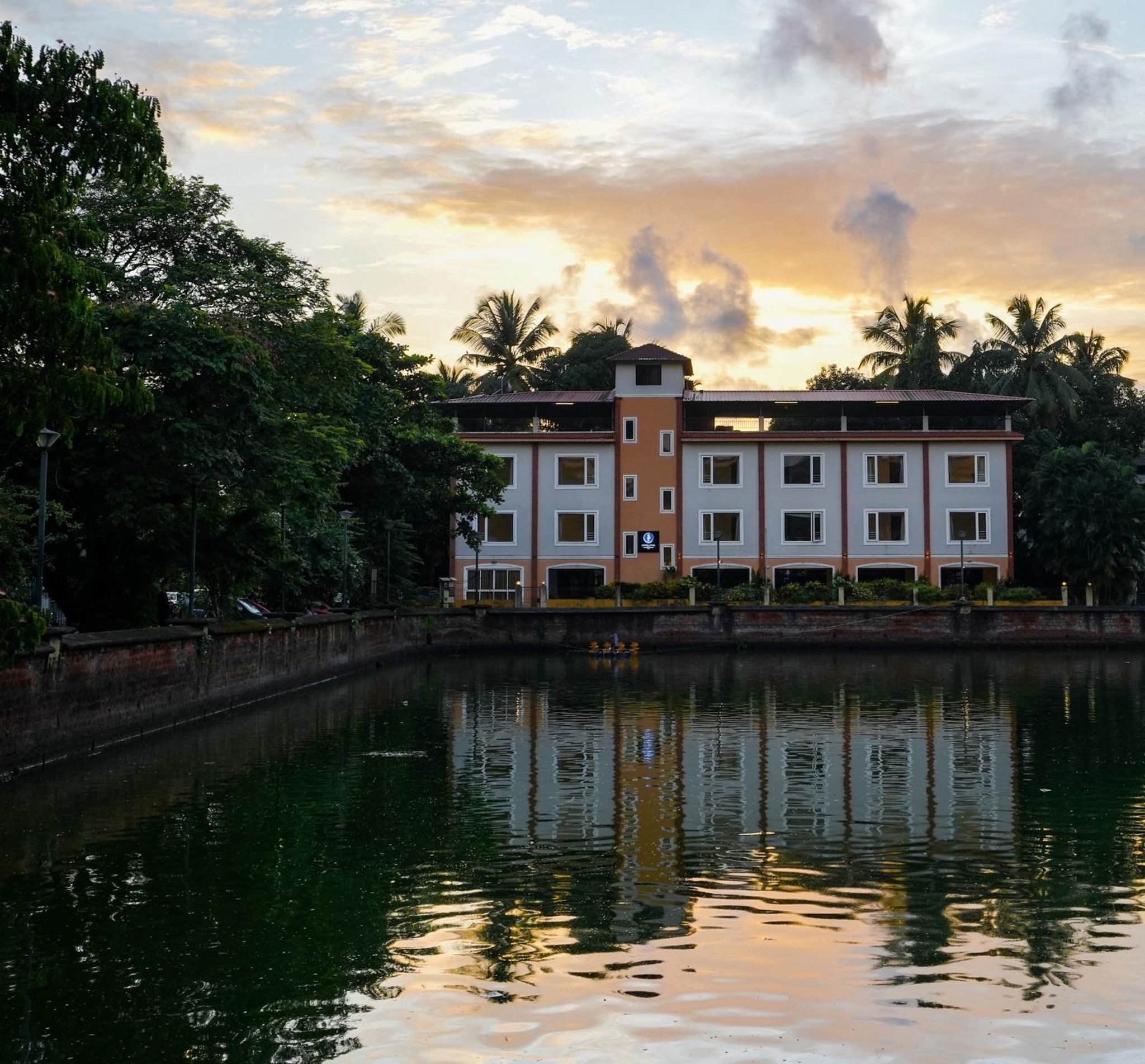 Coastal Pearl Hotel Miramar Lakeview