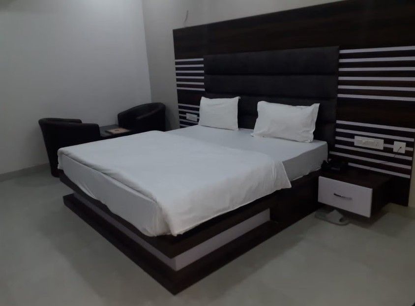 Hotel The Palm Deluxe AC Room 4