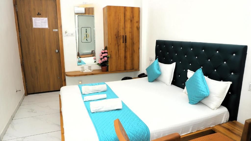 Super Deluxe Room With Bathtub
