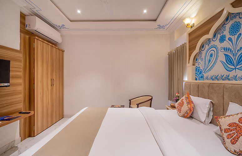 Maharani Suite with Lake view