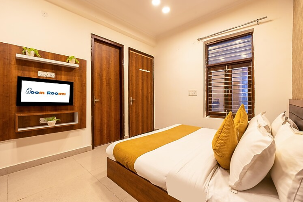 Hotel The Classic Inn Noida Sec-70 Deluxe Room with City View 3