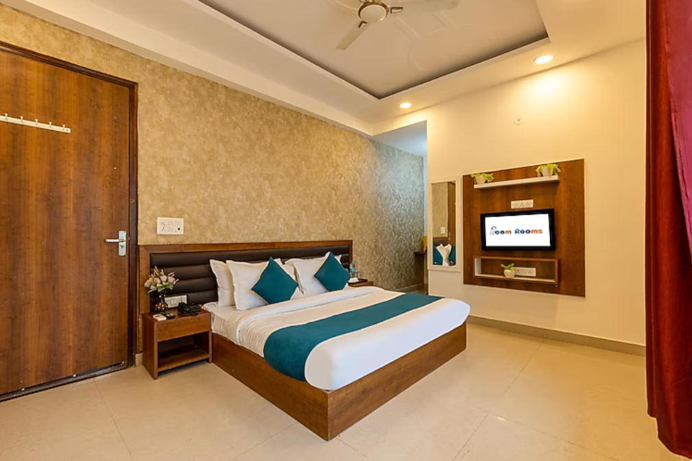 Hotel The Classic Inn Noida Sec-70 Deluxe Room with City View