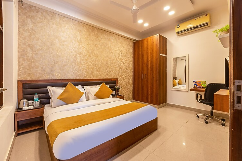 Hotel The Classic Inn Noida Sec-70 Deluxe Room with City View 2