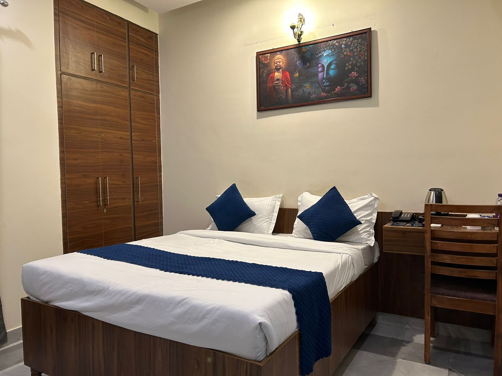 Hotel Life Tree Deluxe Room 4