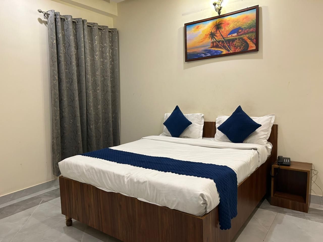 Hotel Life Tree Deluxe Room 7