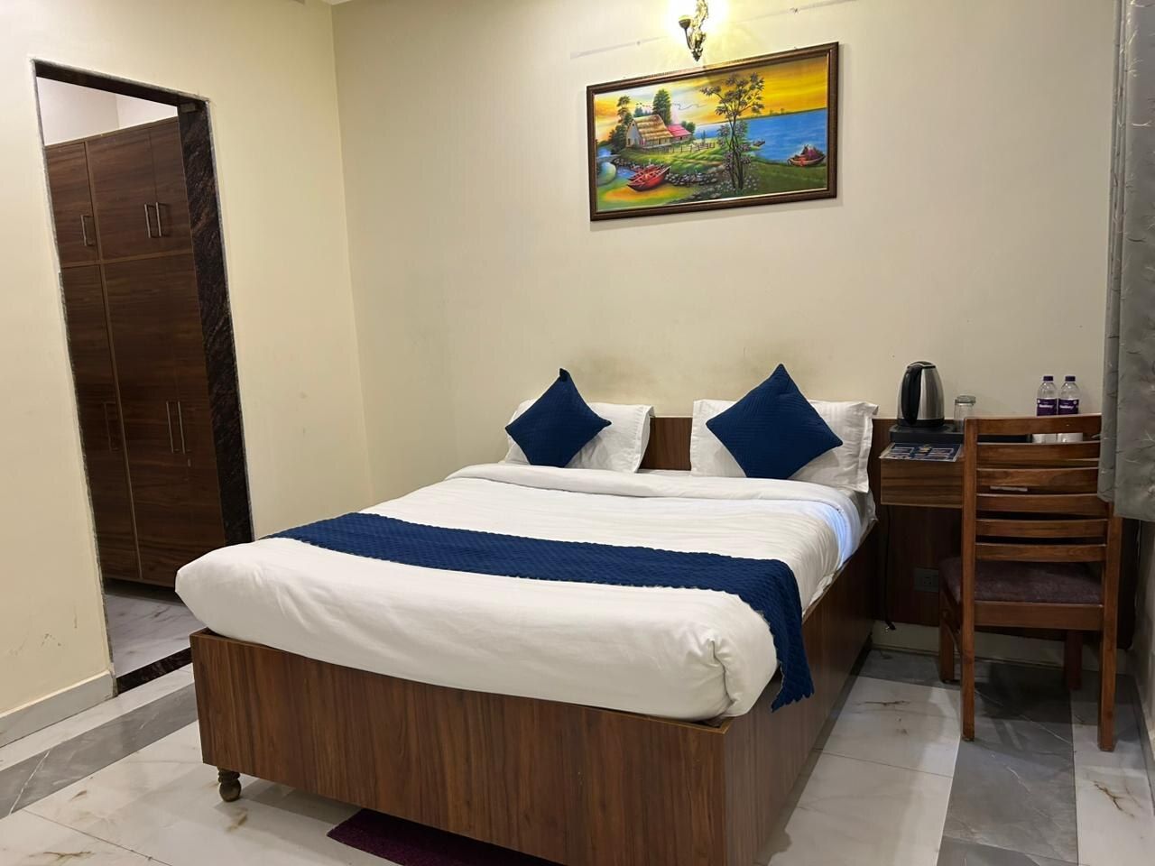 Day Use Room for 6 Hours, From 12 PM to 7 PM