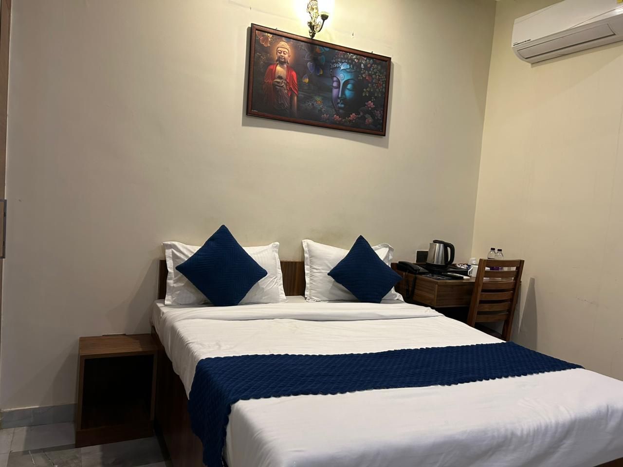 Hotel Life Tree Deluxe Room 9