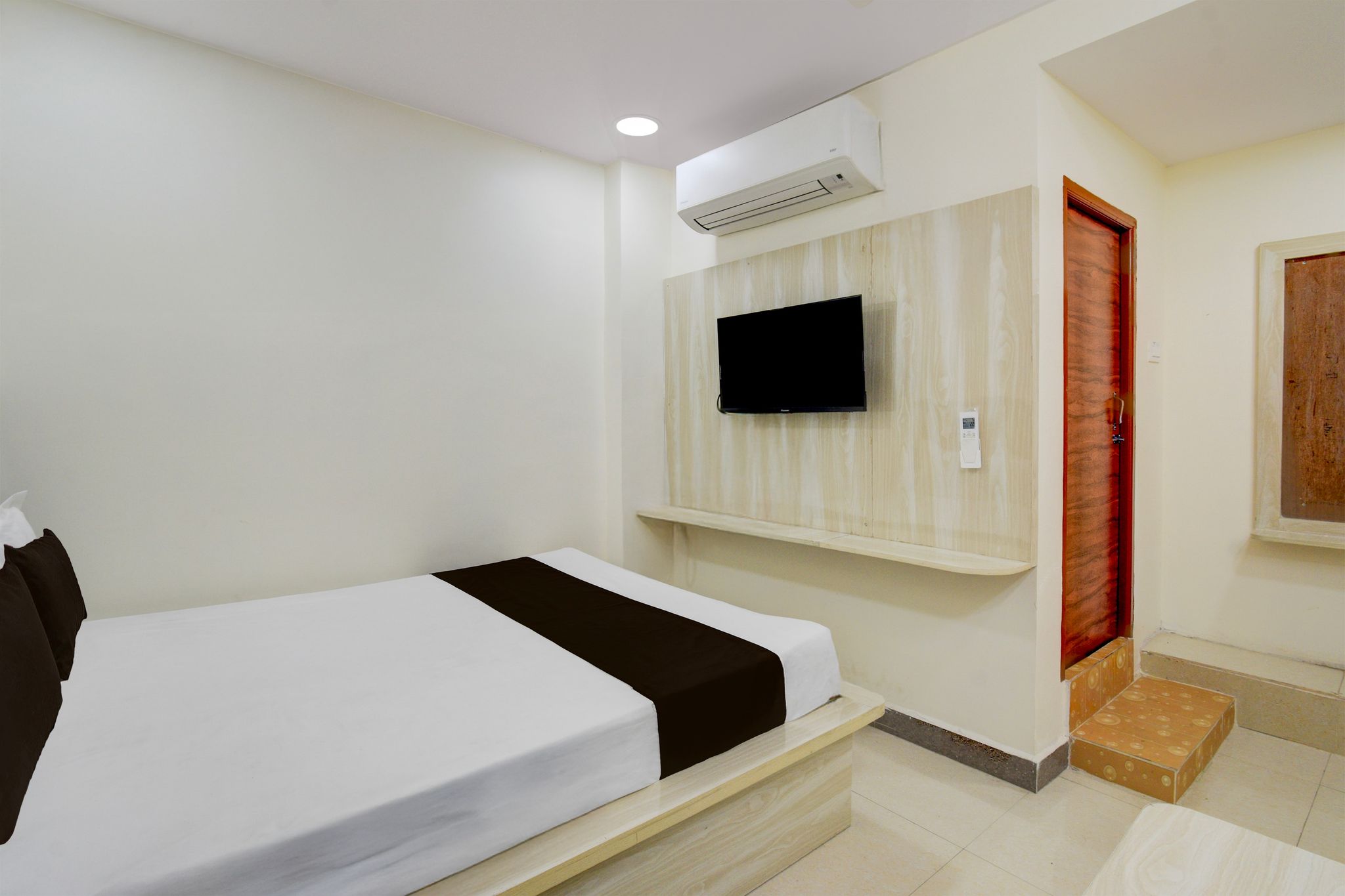 Super Hotel O Saibaba Temple Chintal Formerly Himagiri Luxury Room CLASSIC 3