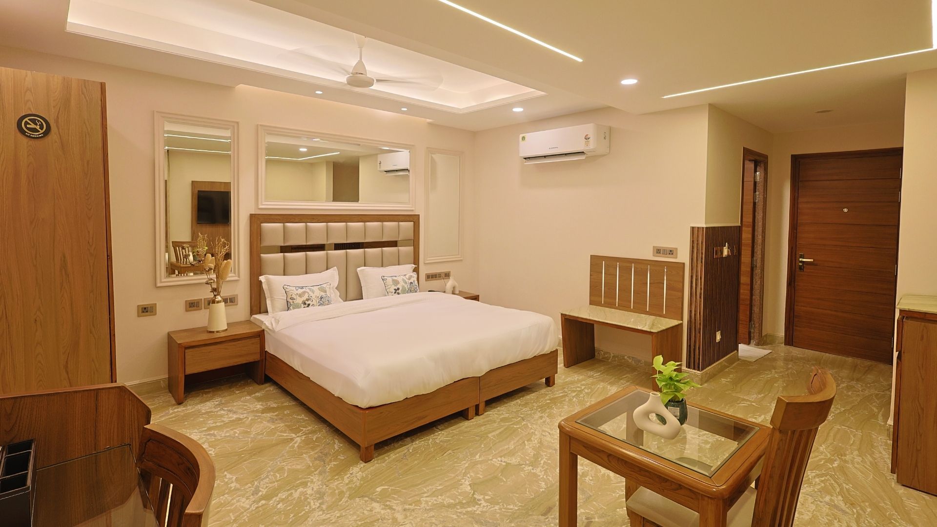 King Studio Apartment