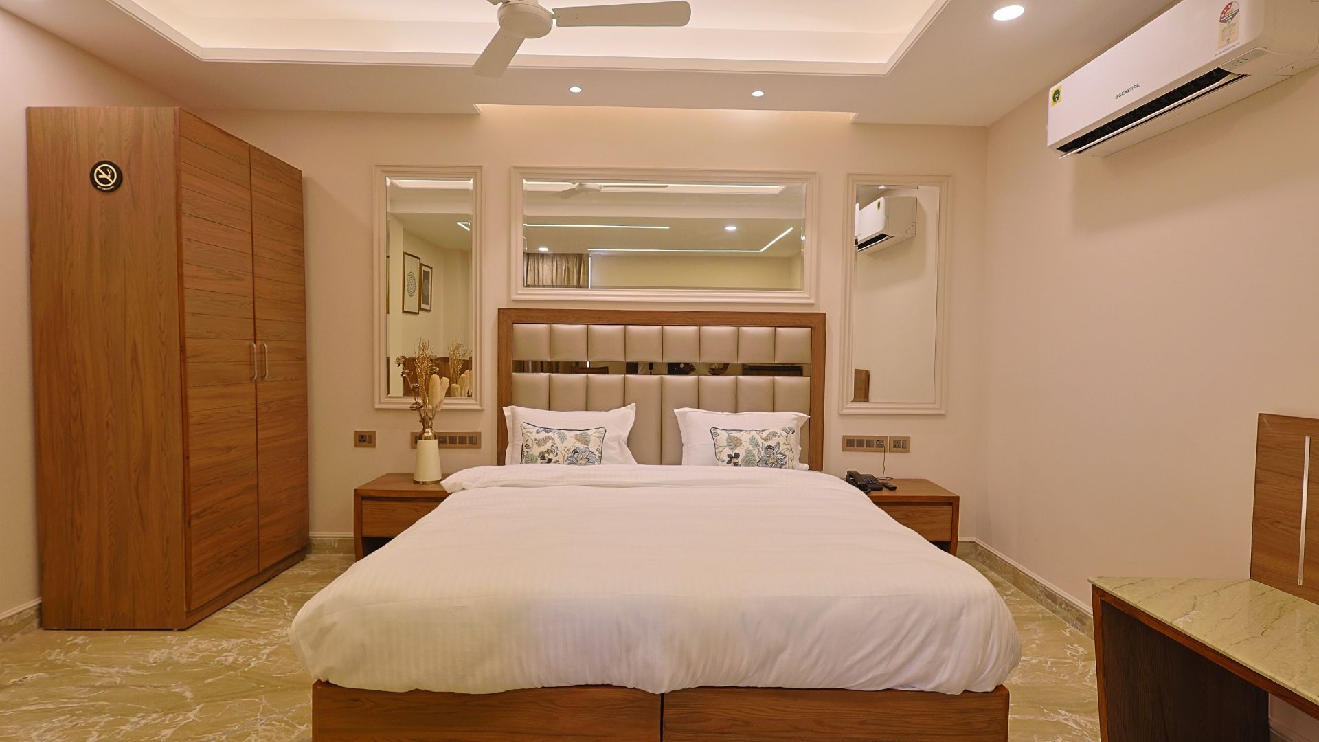 King Studio Apartment