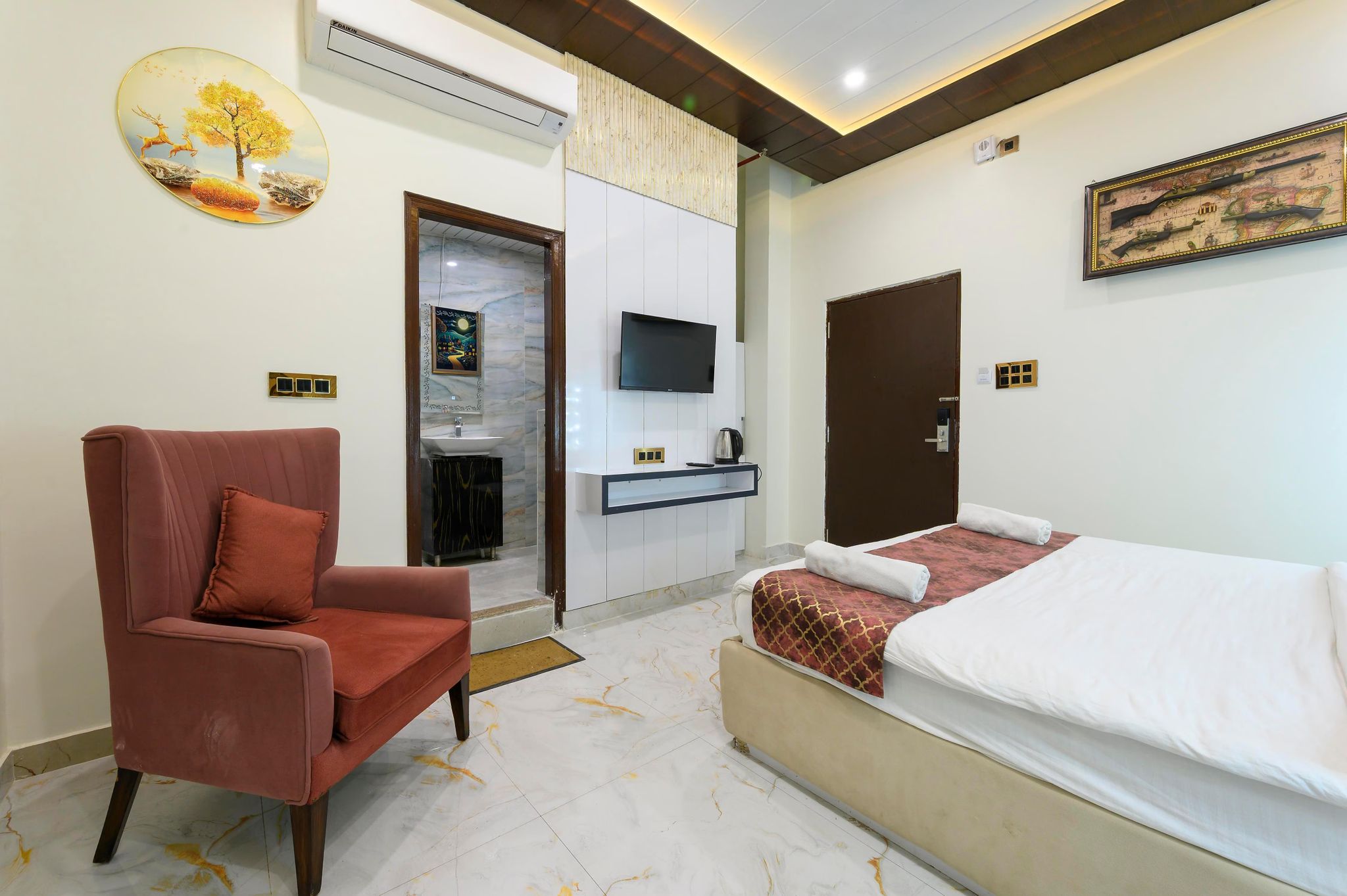 Prince Diamond Hotel Deluxe Room 2