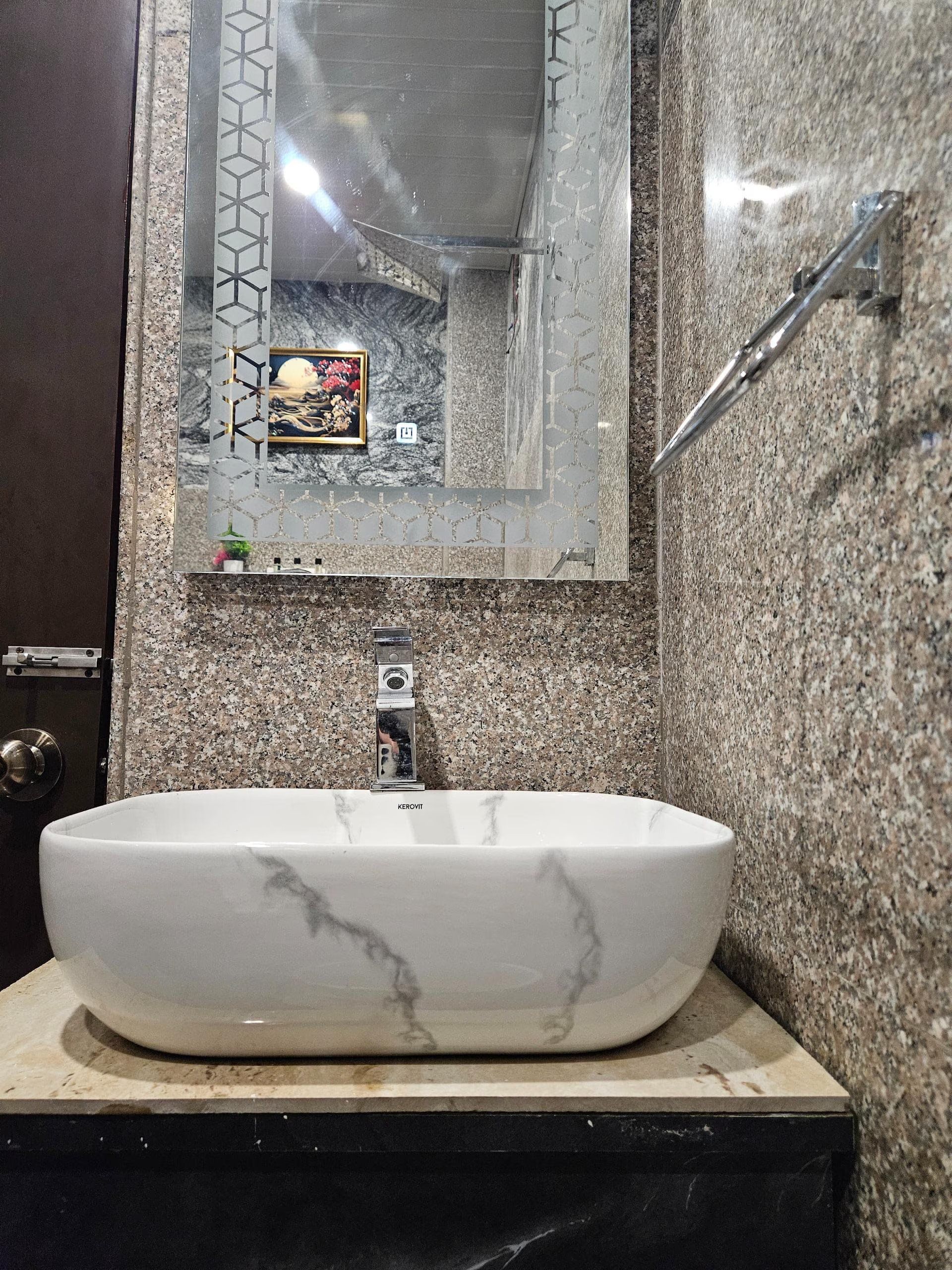 Prince Diamond Hotel Deluxe Room 5