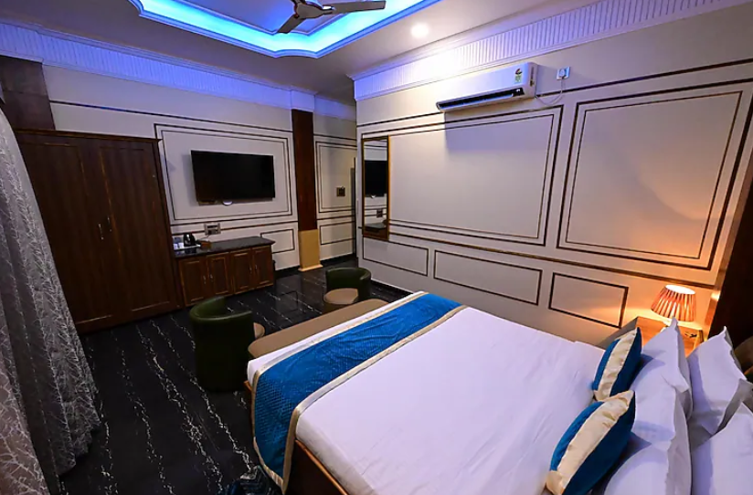 Sawant Palace Hotel Super Deluxe Room 4