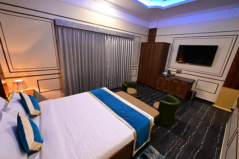 Sawant Palace Hotel Super Deluxe Room 5