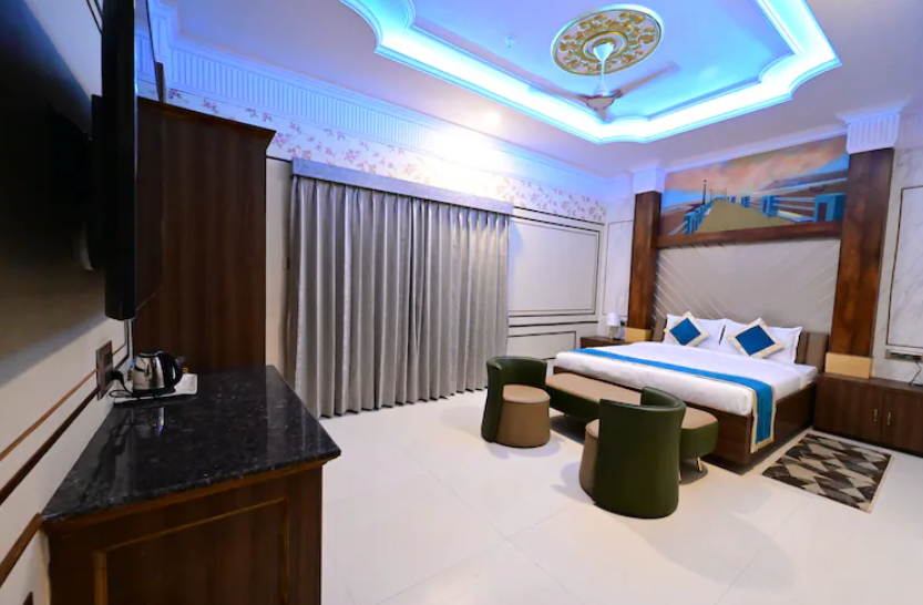 Sawant Palace Hotel Super Deluxe Room 3